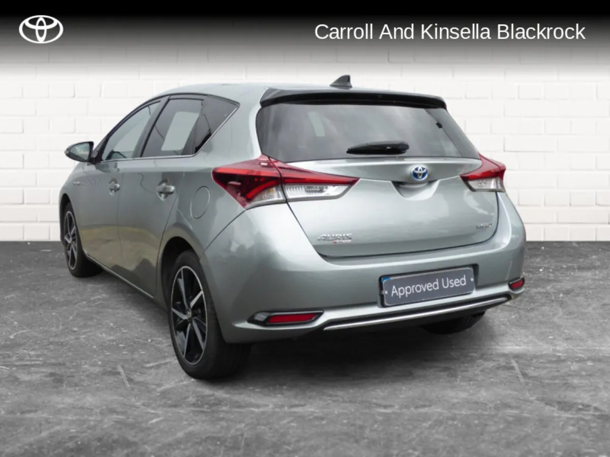 Toyota Auris Hybrid Luna Sport - Image 2