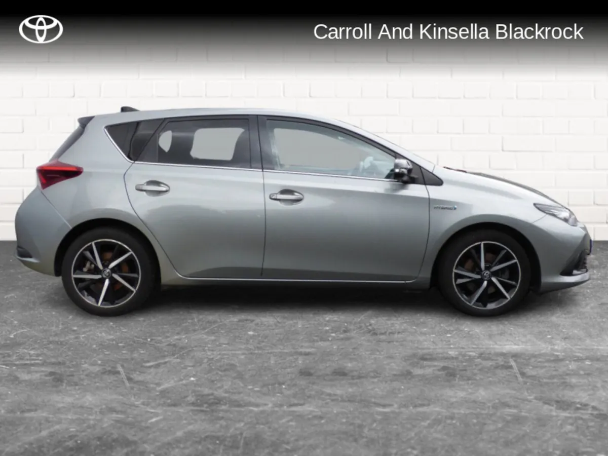 Toyota Auris Hybrid Luna Sport - Image 3