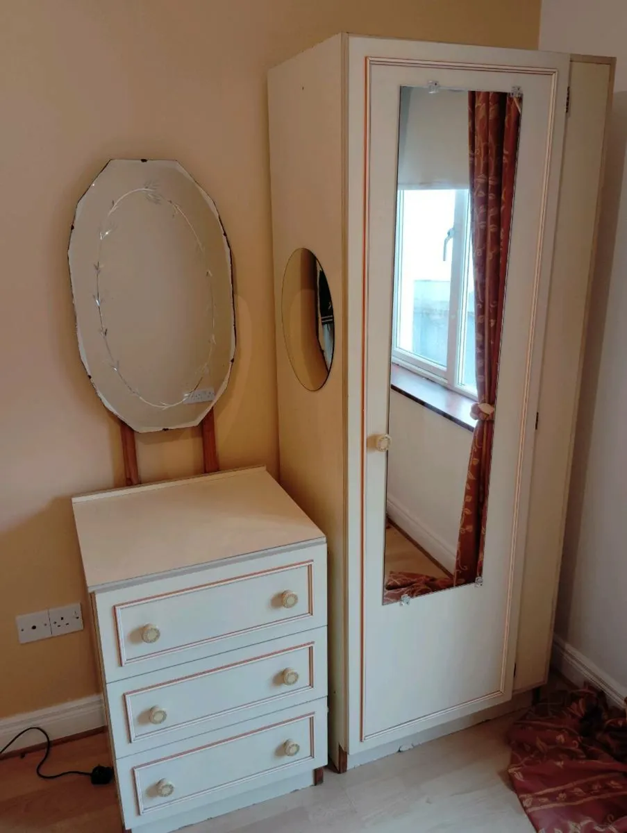 Wardrobe. - Image 1