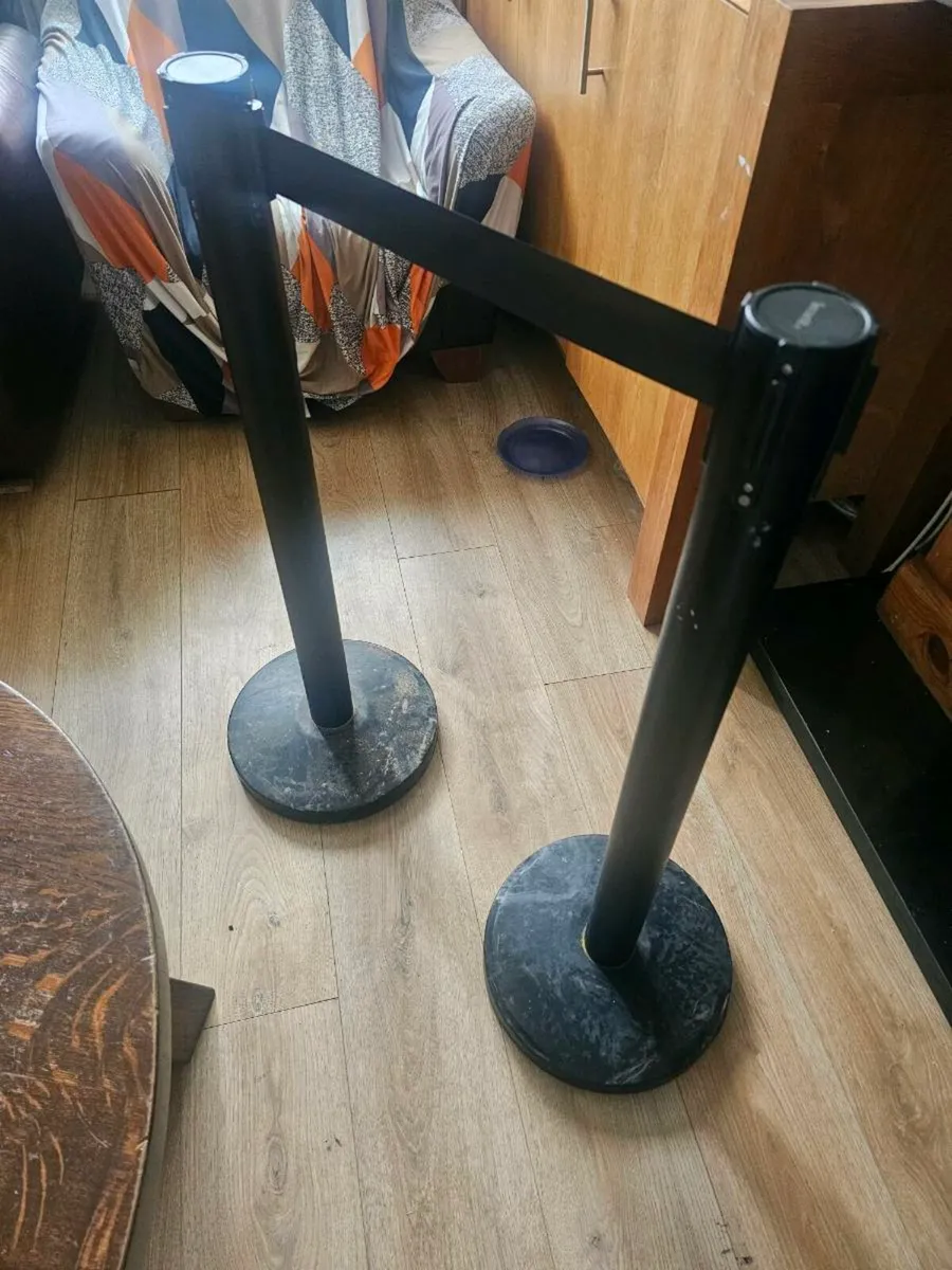 WeatherMaster Twin Retractable Belt Barrier - Image 4