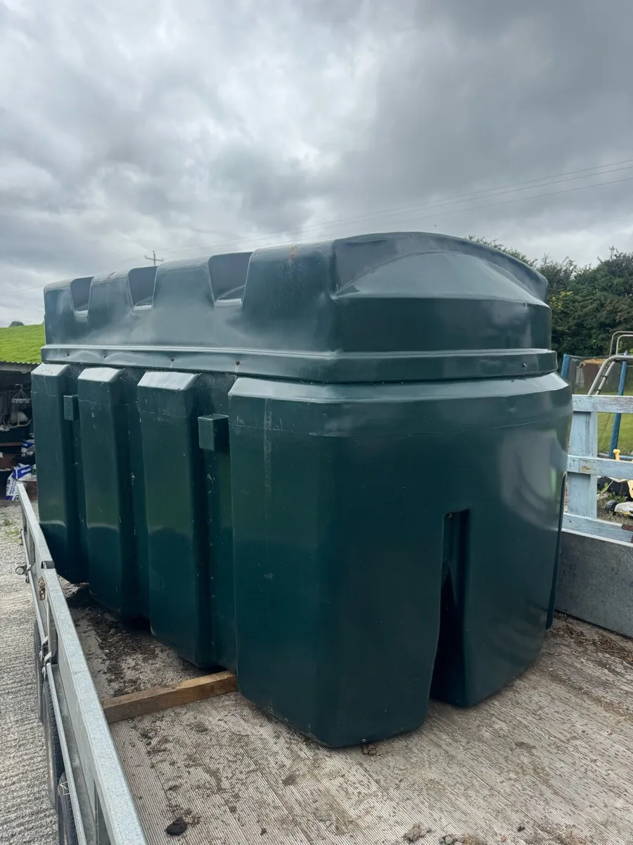Oil tank - Image 1
