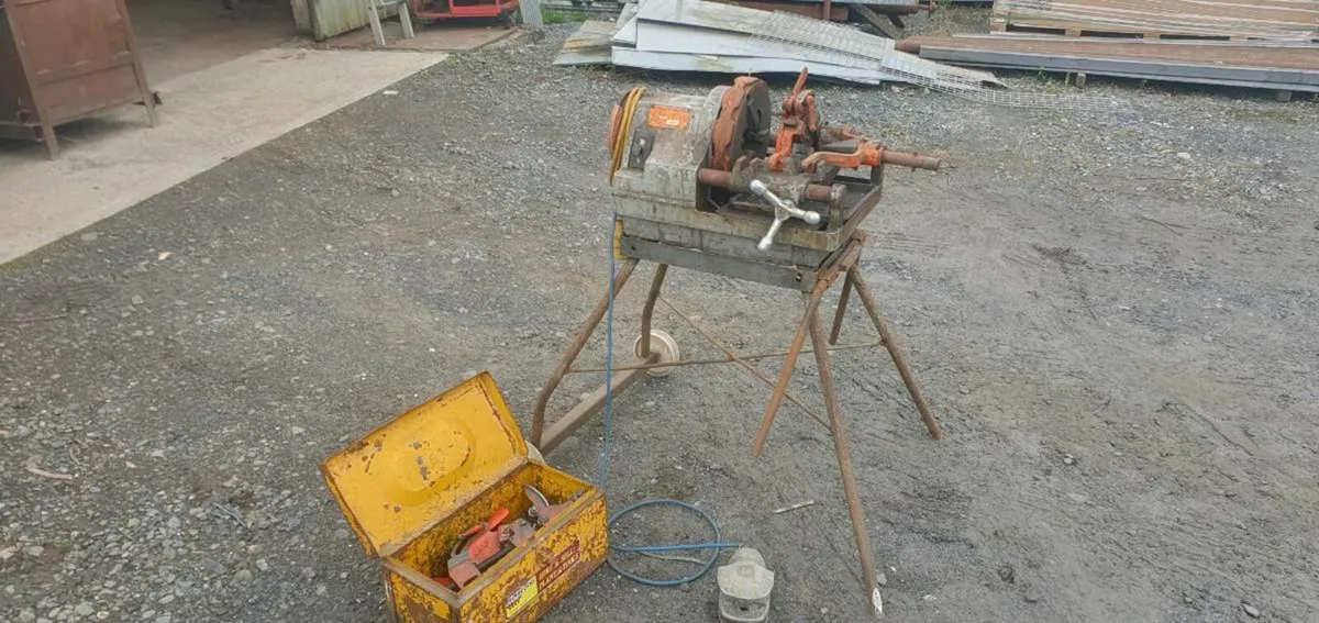 Pipe threading machine - Image 1