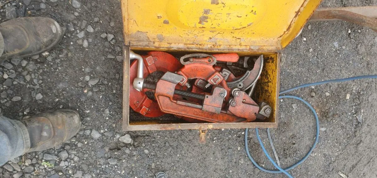 Pipe threading machine - Image 2