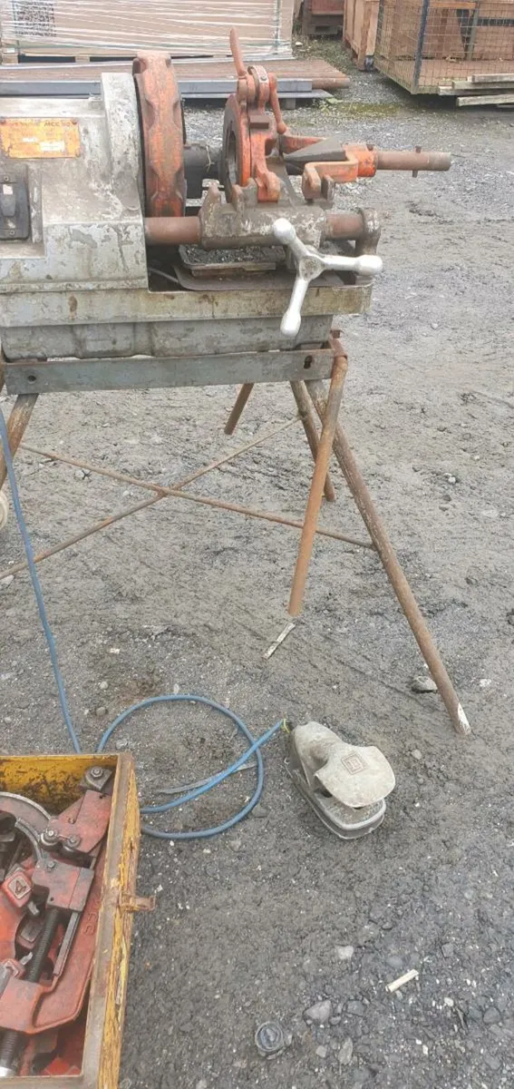 Pipe threading machine - Image 3
