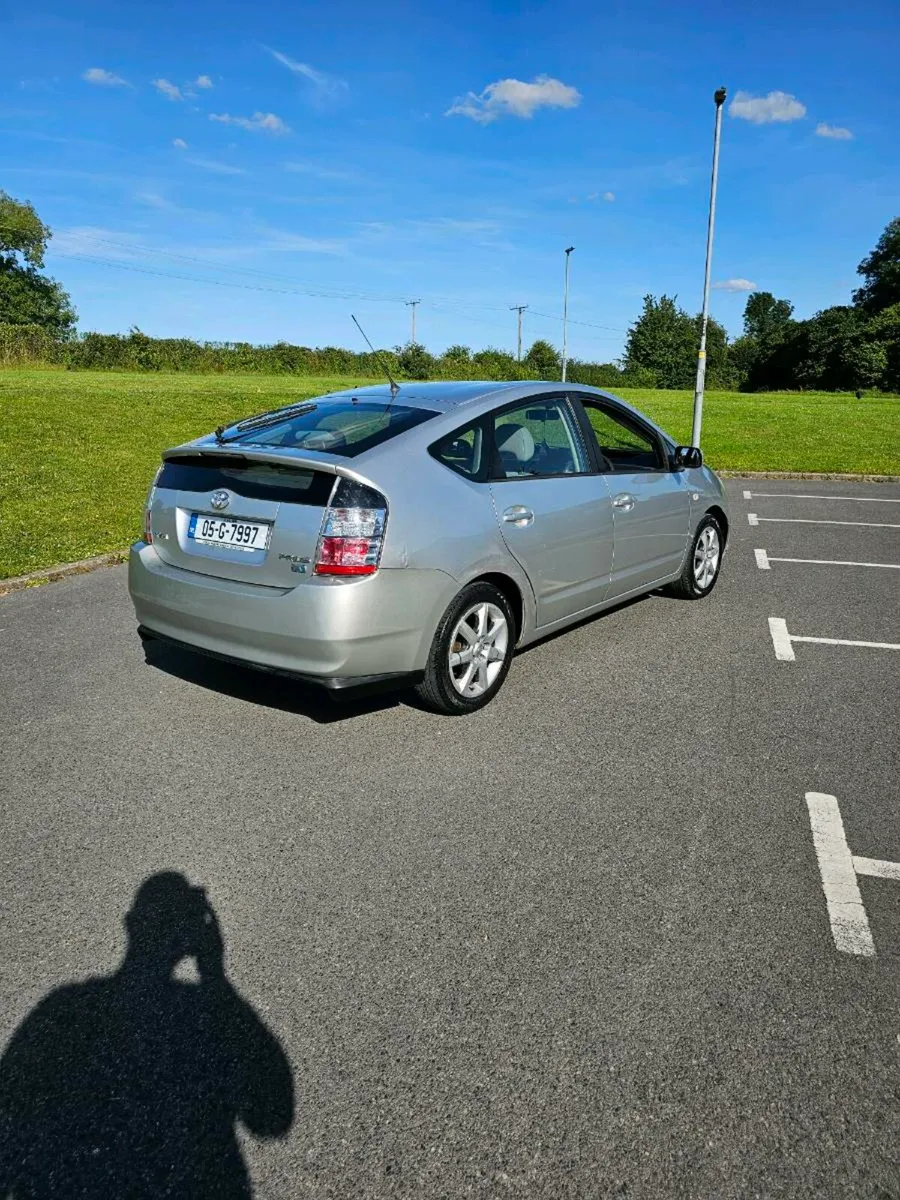 Toyota prius - Image 3