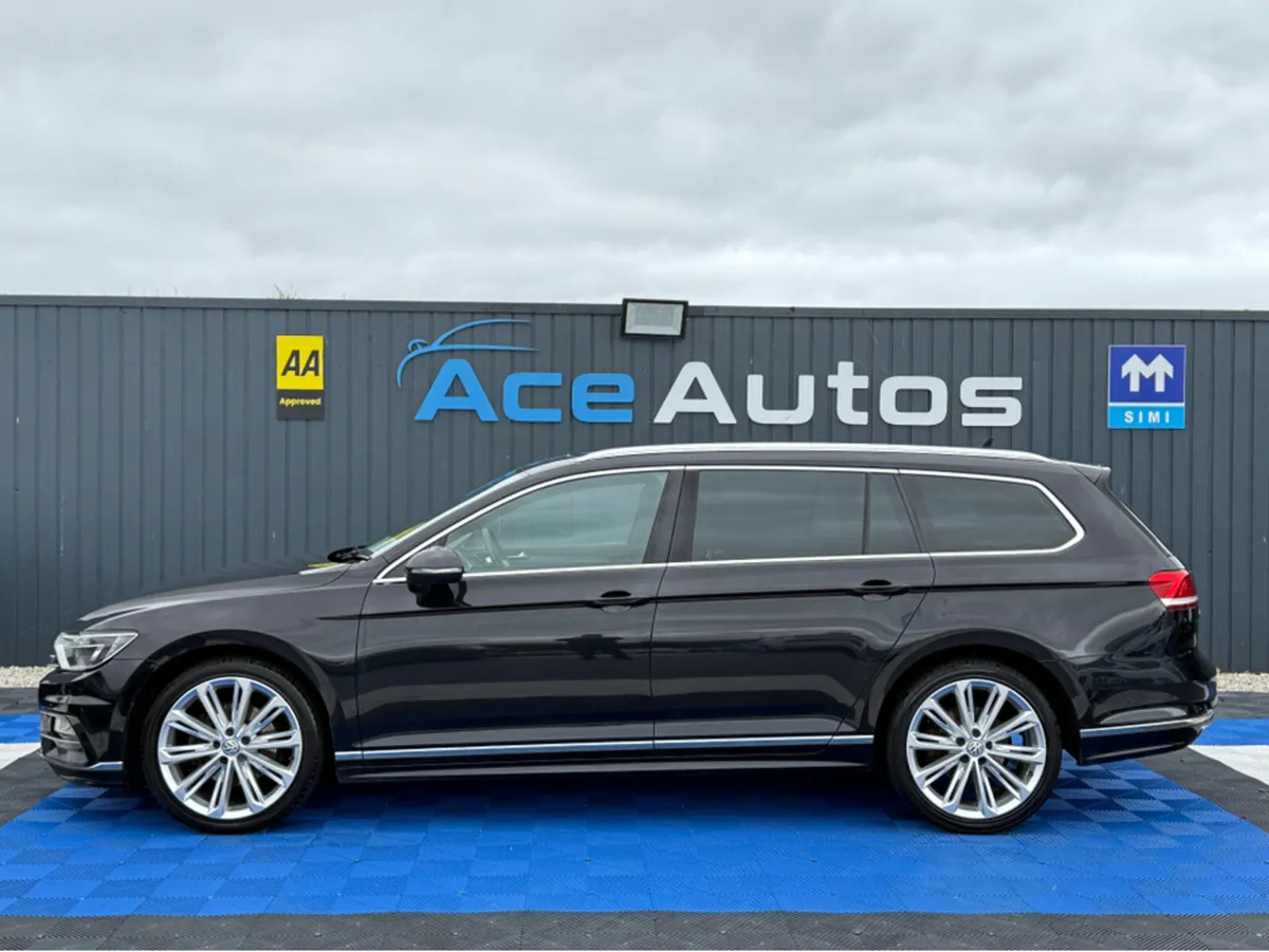 Volkswagen Passat R-LINE - 2.0 DIESEL - MANUAL - P - Image 4