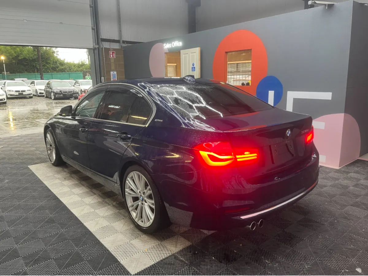 BMW 3-Series 330E CELEB RE-SHON EDITION / 36K kms - Image 4