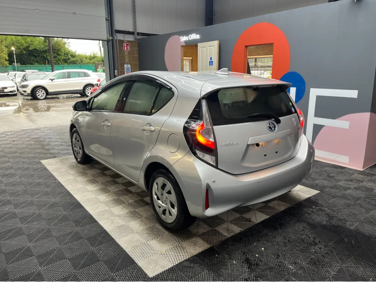 Toyota Aqua €10950 TOYOTA AQUA 1.5 HYBRID / AUTOMA - Image 4