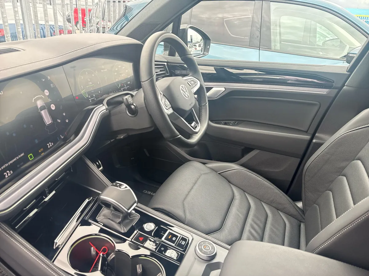 Touareg R-Line  *Black Pack* Commercial (Plus VAT) - Image 3