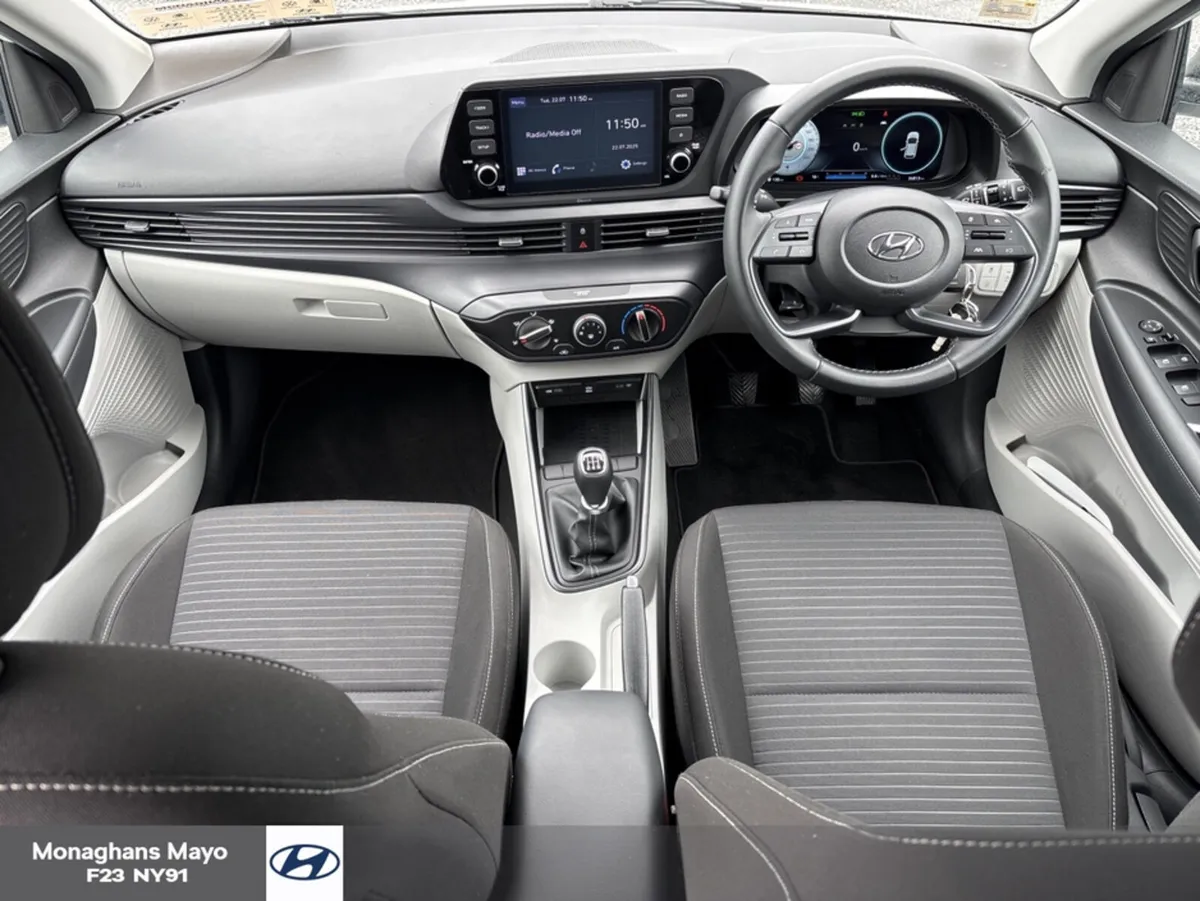 Hyundai i20 DELUXE 2 TONE 5DR PETROL - Image 2