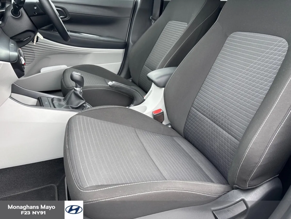 Hyundai i20 DELUXE 2 TONE 5DR PETROL - Image 4