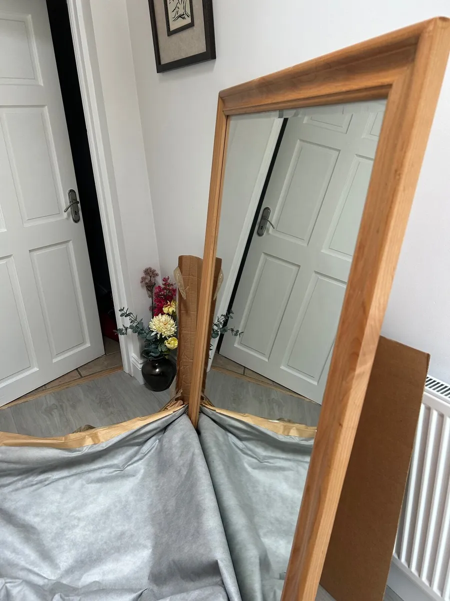 Free: Mirror and  storage unit - Image 2