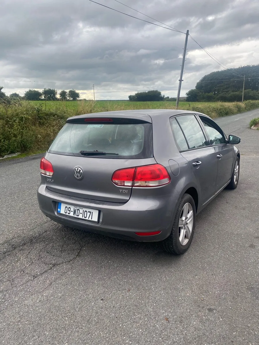2009 Volkswagen Golf - Image 2