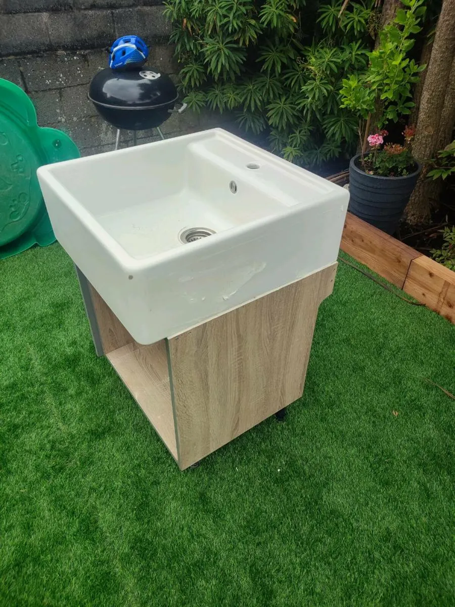 Belfast sink and Kitchen unit - Image 2