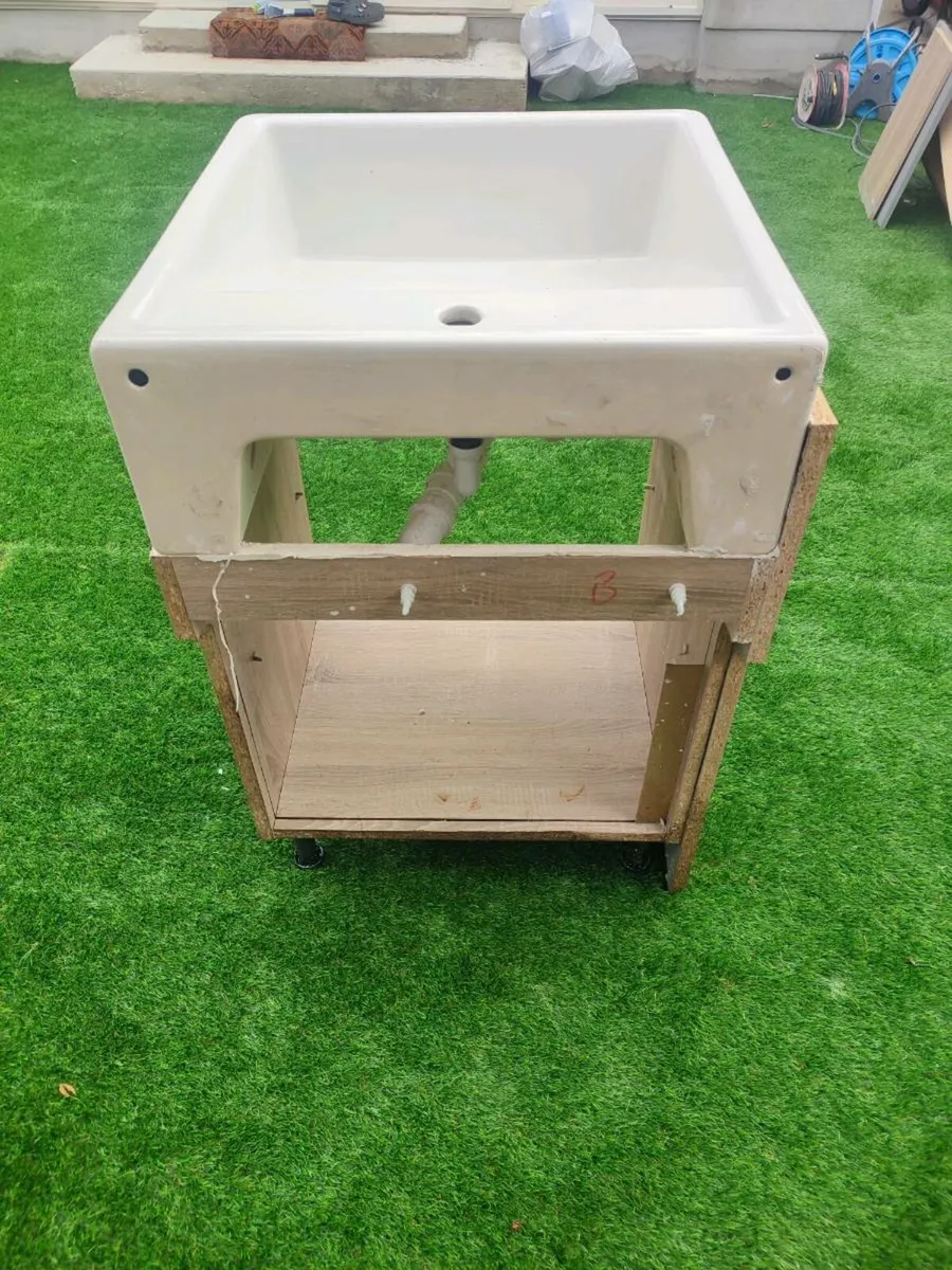 Belfast sink and Kitchen unit - Image 4