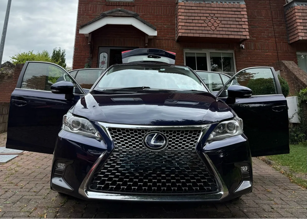 Lexus CT200H SE Plus 5DR AUTO 136BHP - Image 2