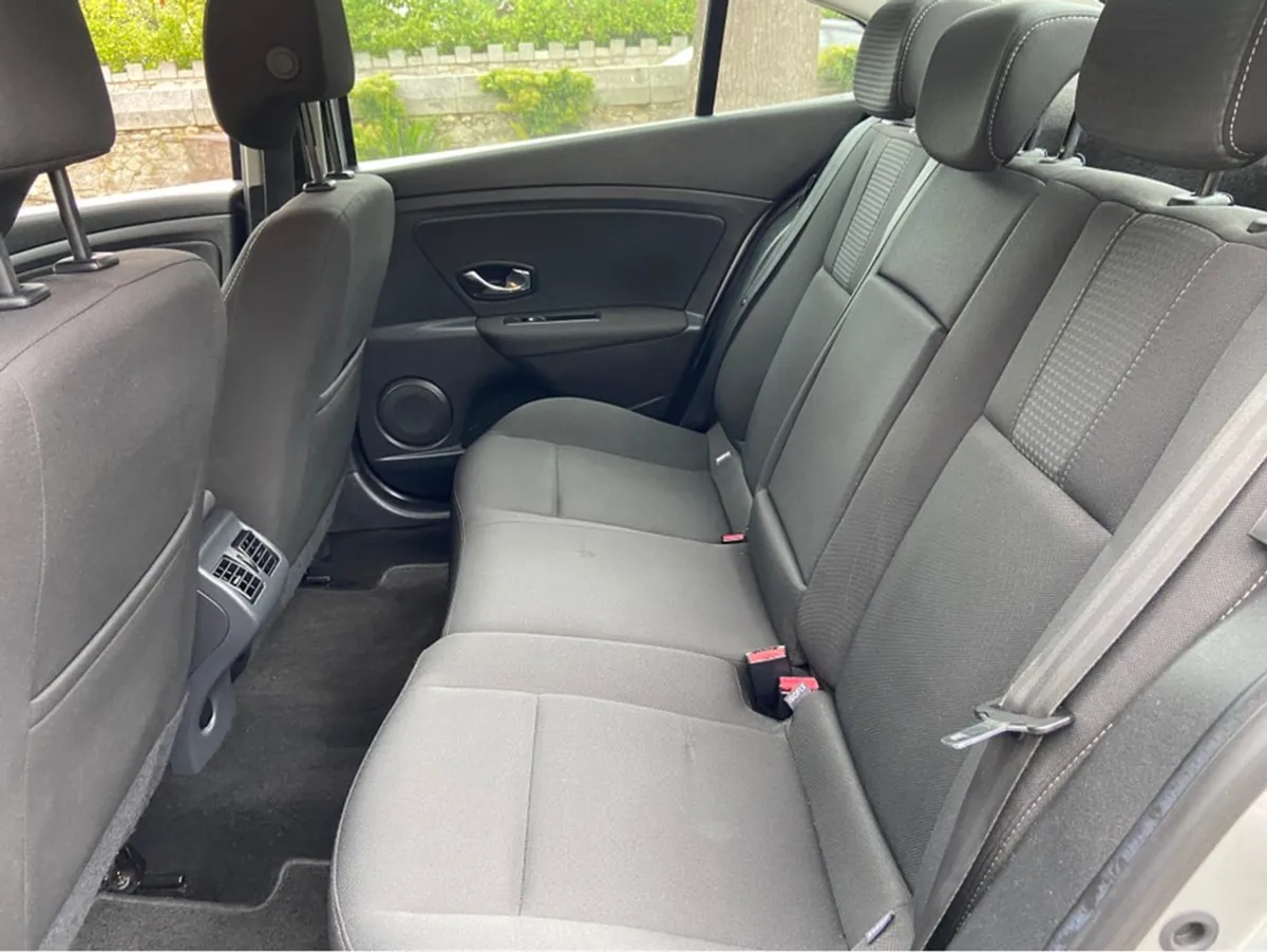 Renault Fluence 1.5 DCI 90 Dynamique 4DR  trade S - Image 2
