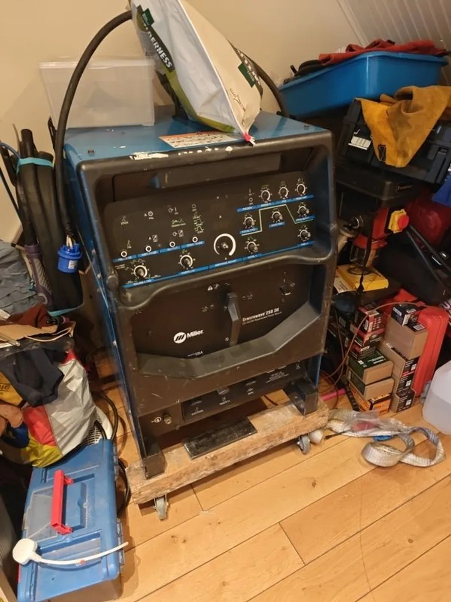 Miller Synchrowave 250 DC - Image 1