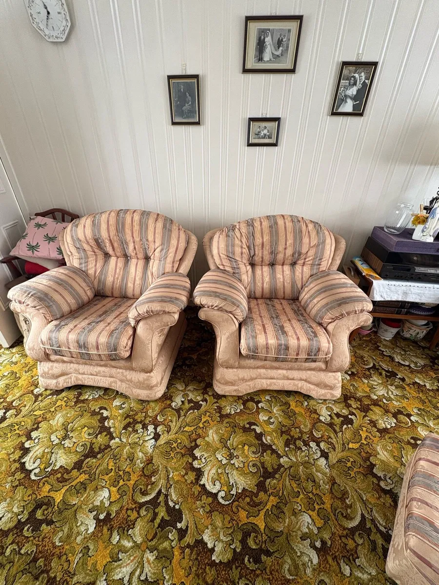 Couch & Chairs (x 2) - Image 3