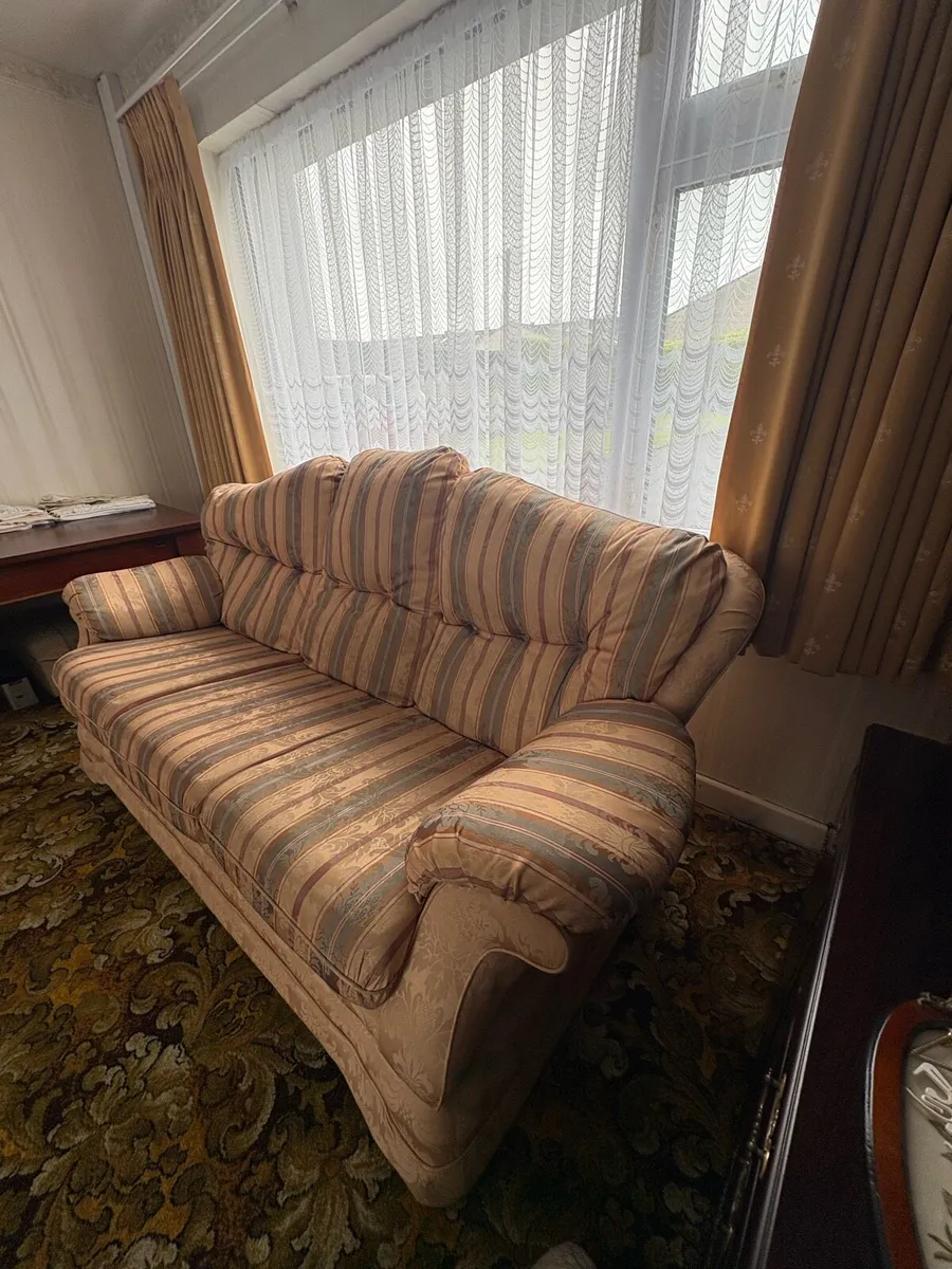 Couch & Chairs (x 2) - Image 4