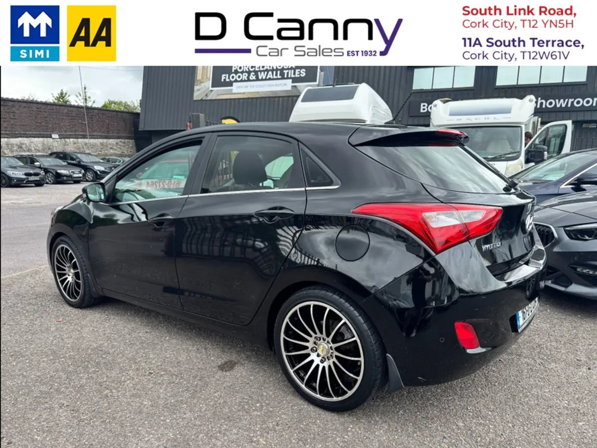 Hyundai i30 1.6 Deluxe 5DR - Image 3