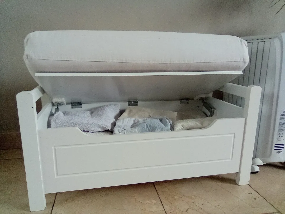 Chest White