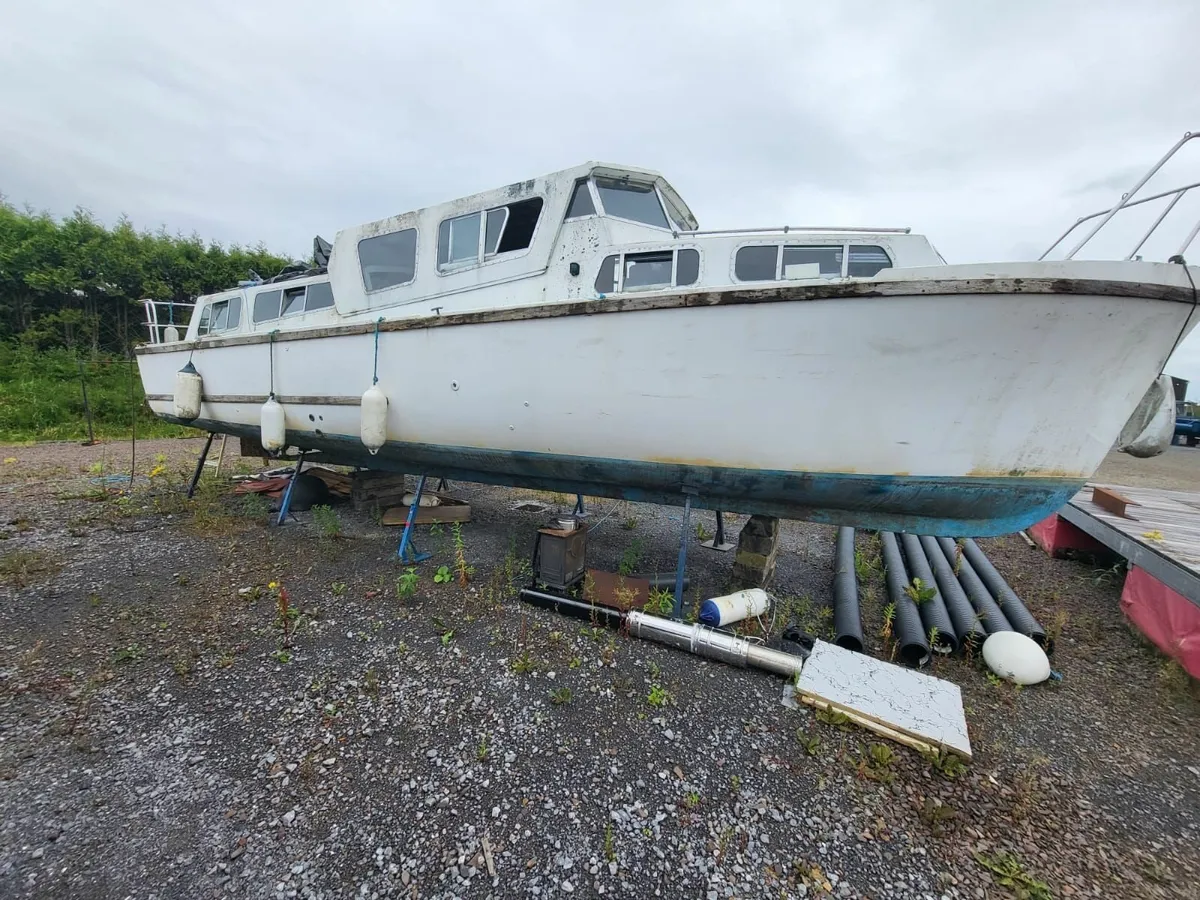 Elysian 34 Cruiser 6 Berth - Image 1
