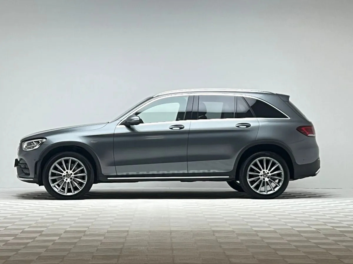 Mercedes-Benz GLC-Class 300E AMG Line Premium 4ma - Image 4