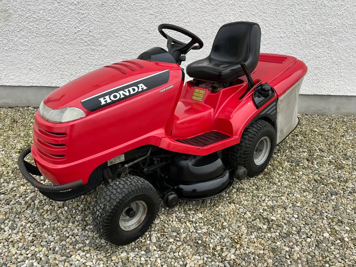 Honda 2417 40inch cut  ride on lawnmower - Image 1