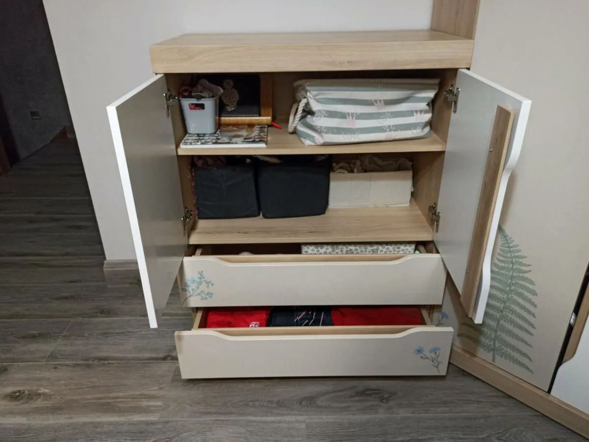 Girl's bedroom furniture set - Image 2