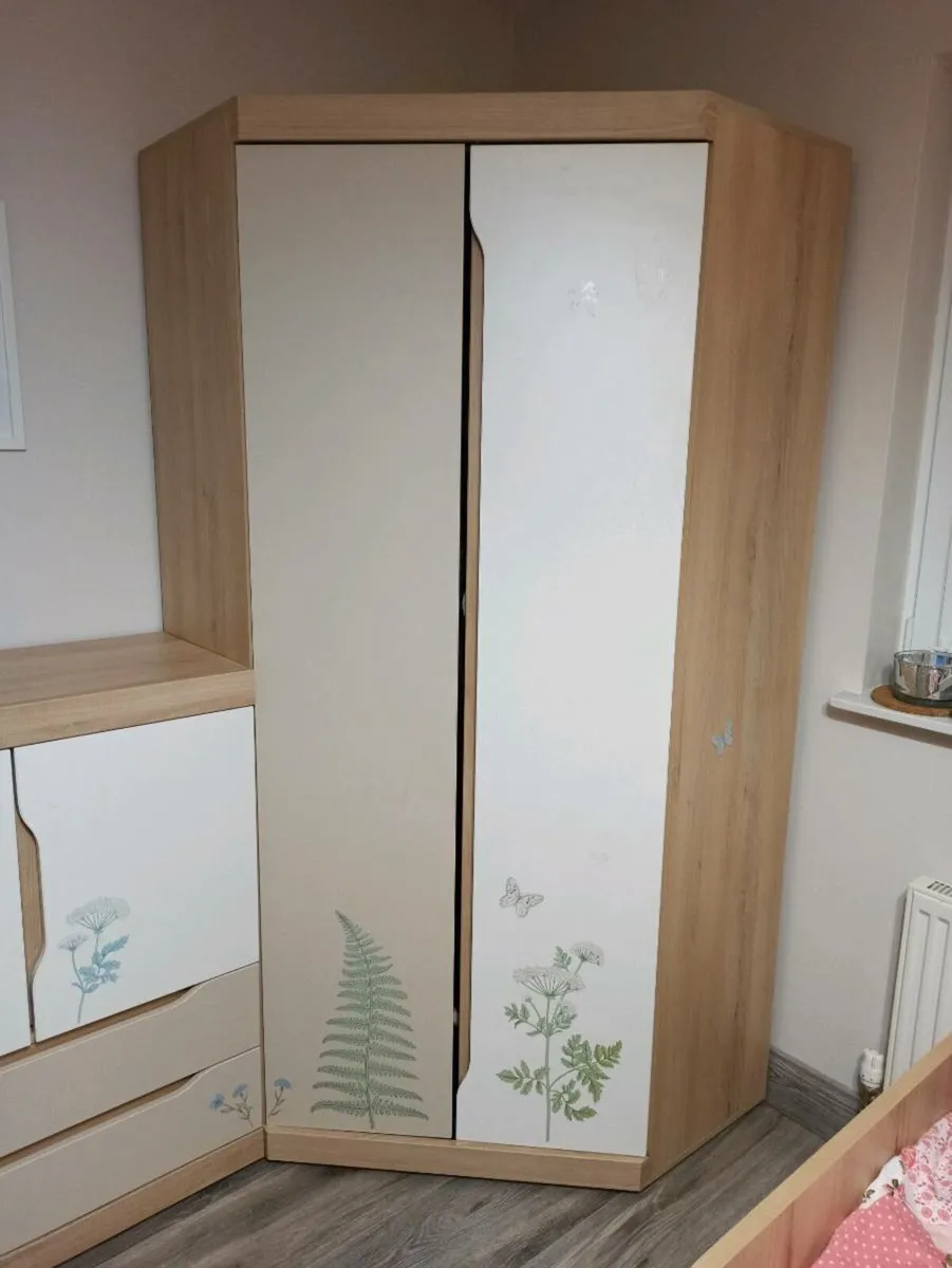 Girl's bedroom furniture set - Image 3