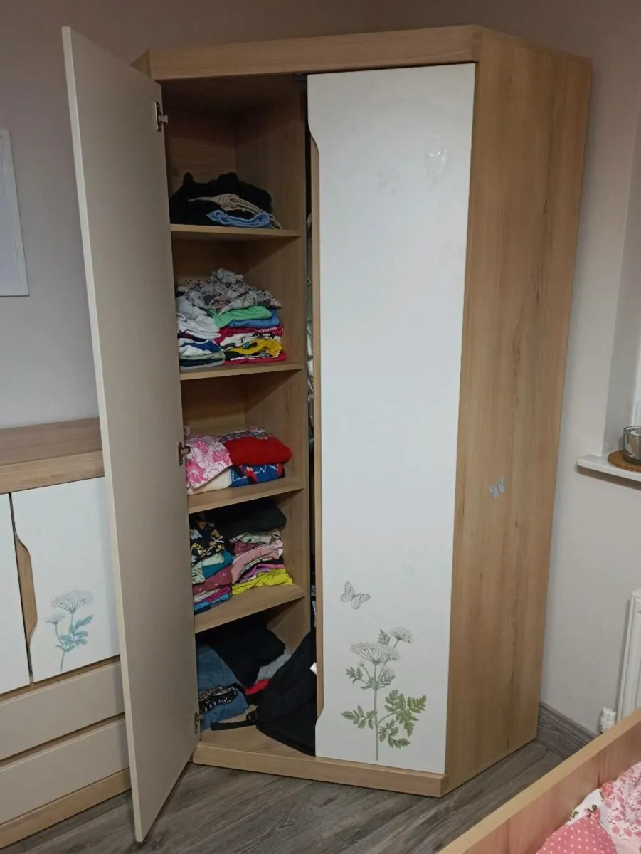 Girl's bedroom furniture set - Image 4