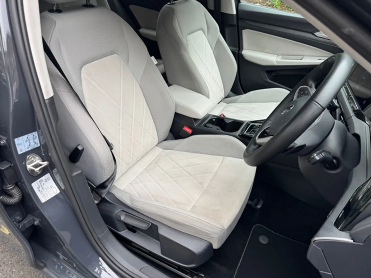 Volkswagen Golf TSi E-hybrid Style Phev//urano Gr - Image 4