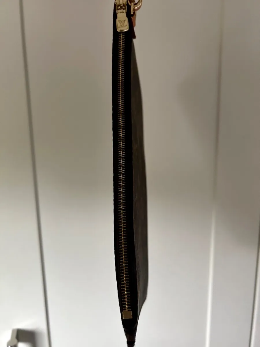 Louis Vuitton Monogram Neverfull pouch - Image 4