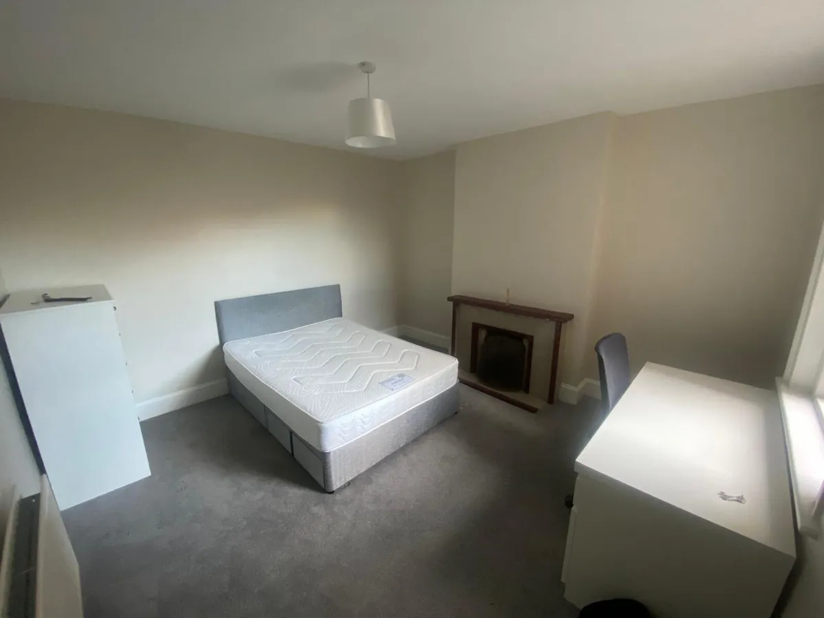Bedroom furniture - Image 1