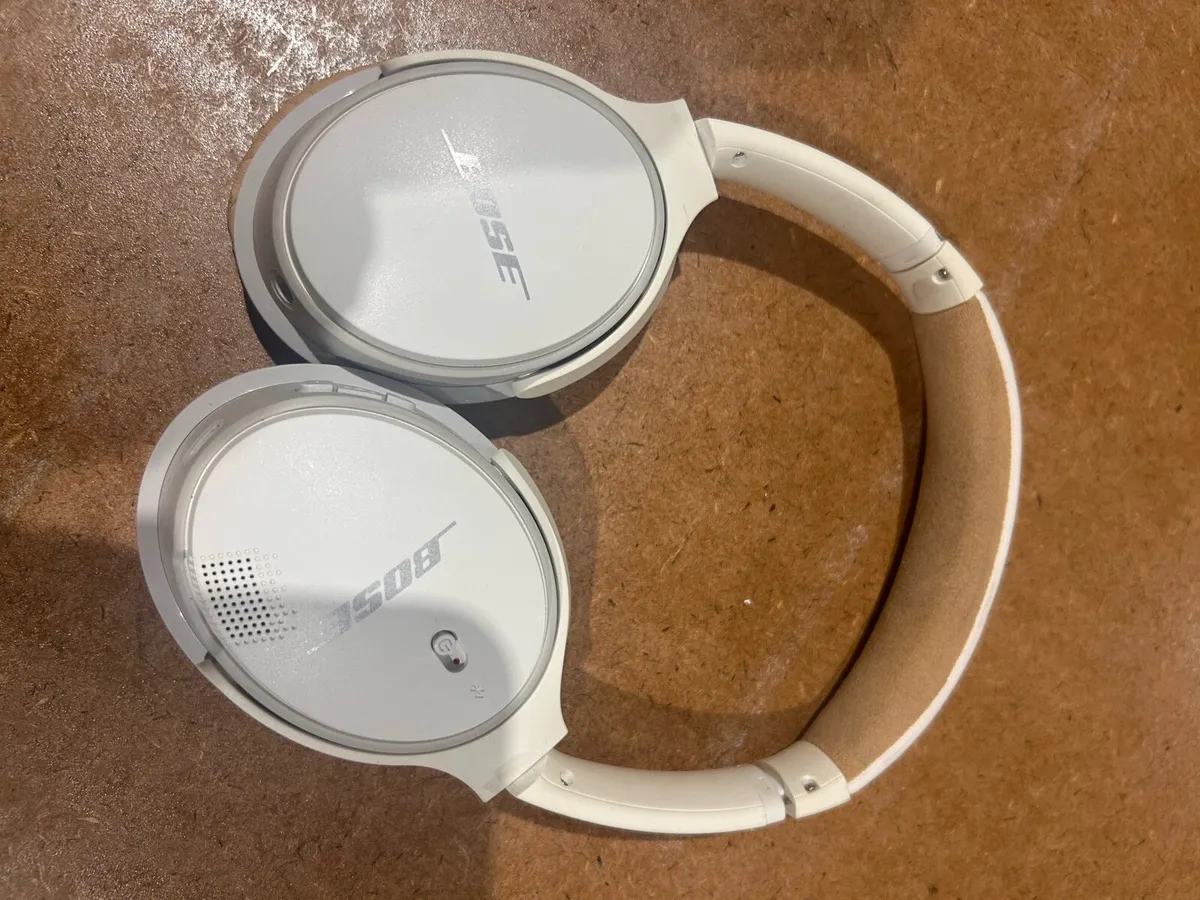 Bose quiet comfort Headphones - Image 1