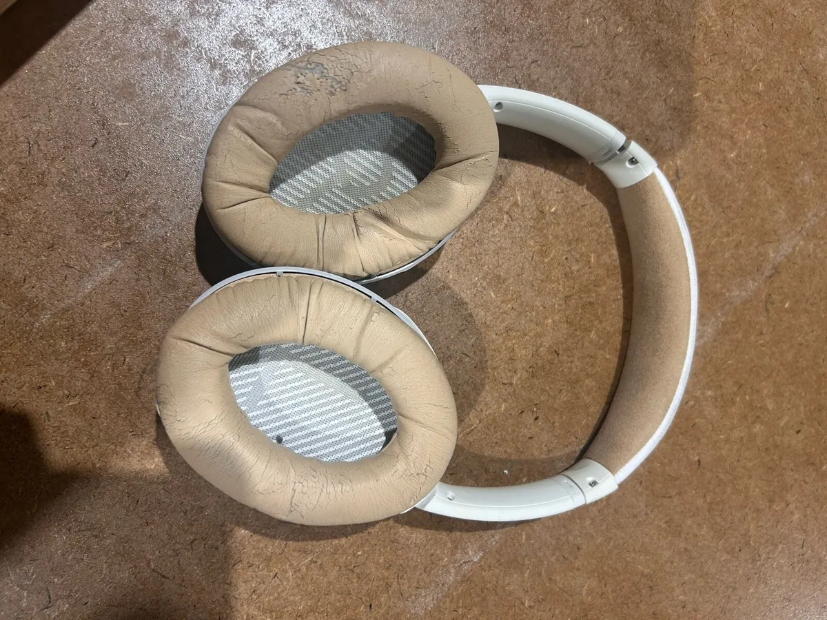 Bose quiet comfort Headphones - Image 2