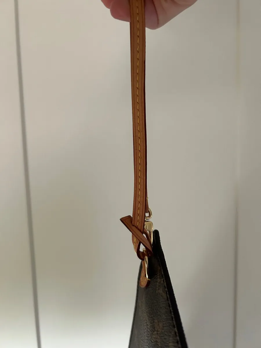 Louis Vuitton Monogram Neverfull pouch - Image 2