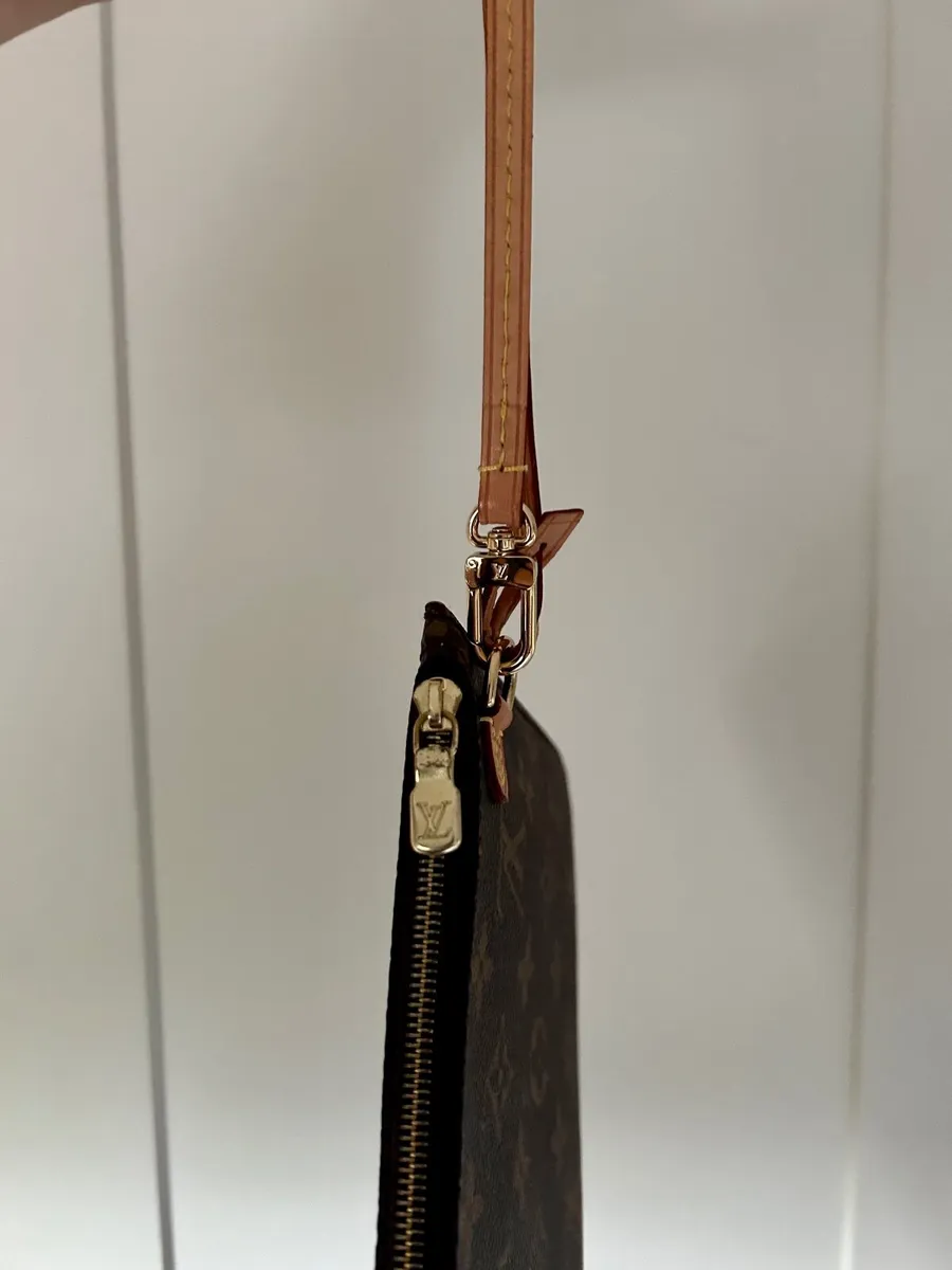 Louis Vuitton Monogram Neverfull pouch - Image 3