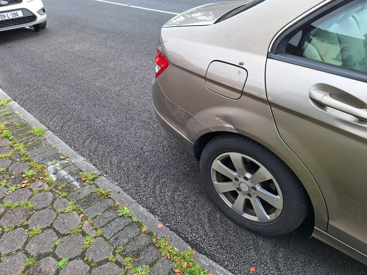 Mercedes-Benz C-Class 2009 - Image 2