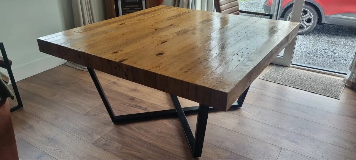 Dining table - Image 1