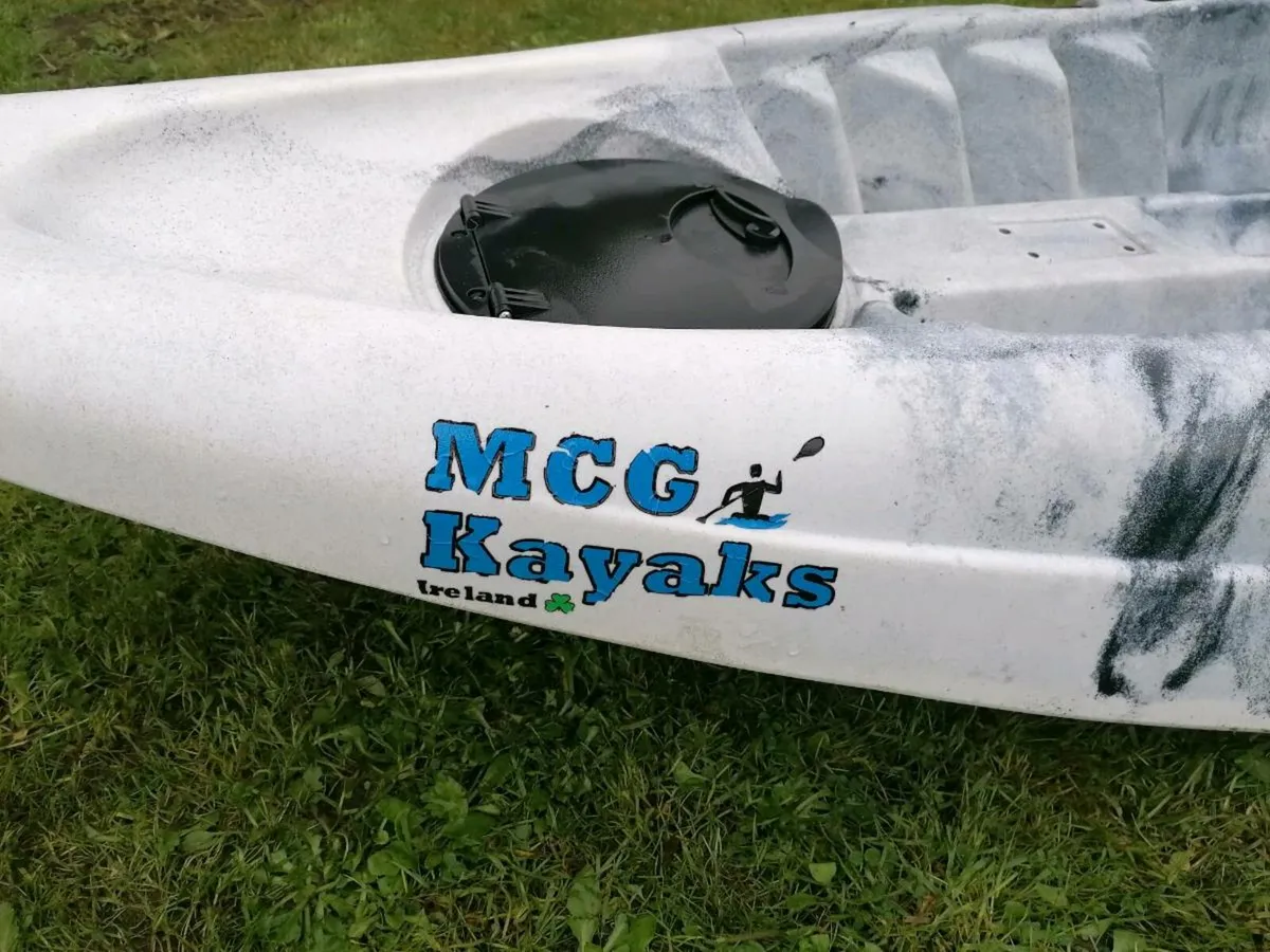 9ft MCG Sea Kayak - Image 2