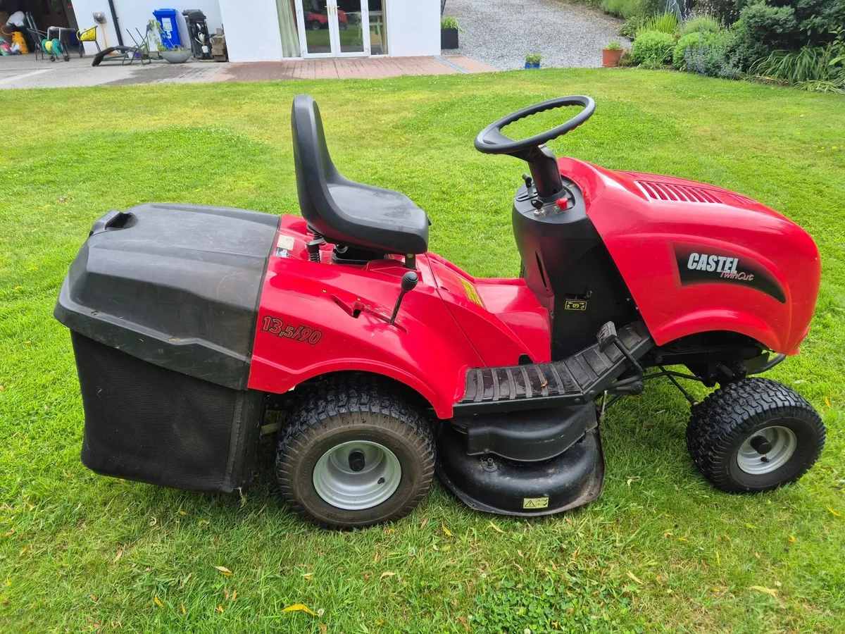 Castel Twin Cut 13.5/90 Ride On Lawnmower - Image 2