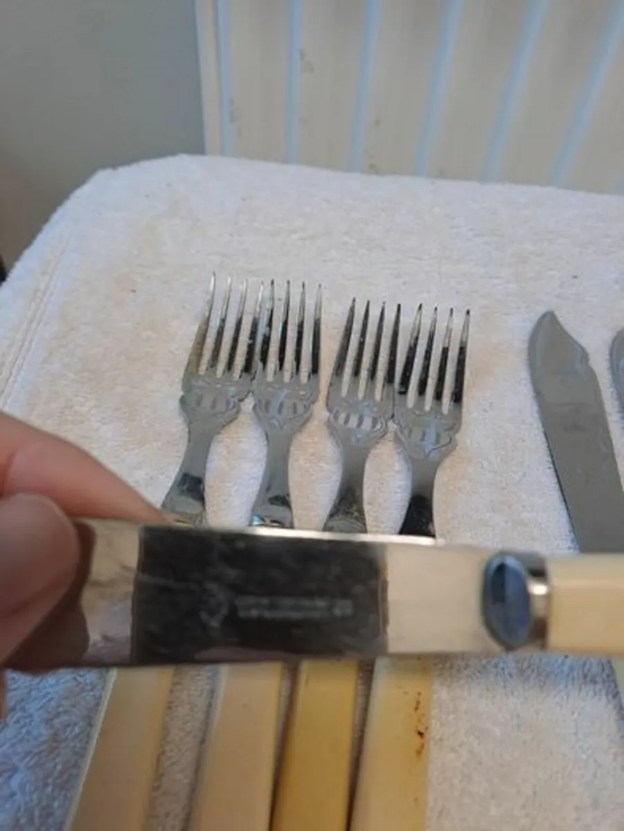 Vintage fish knives and forks - Image 3