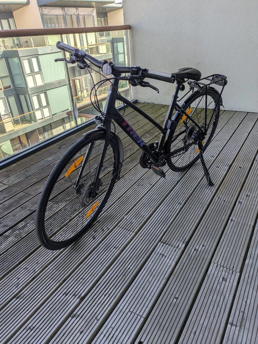 Trek FX 3 Bike - never used! (helmet + lock incl) - Image 1