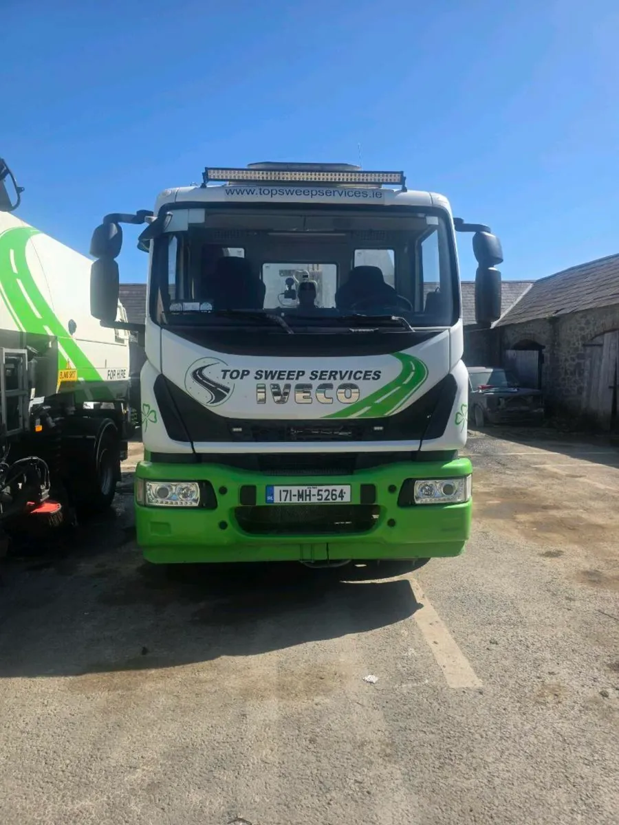 Road sweeper - Image 1