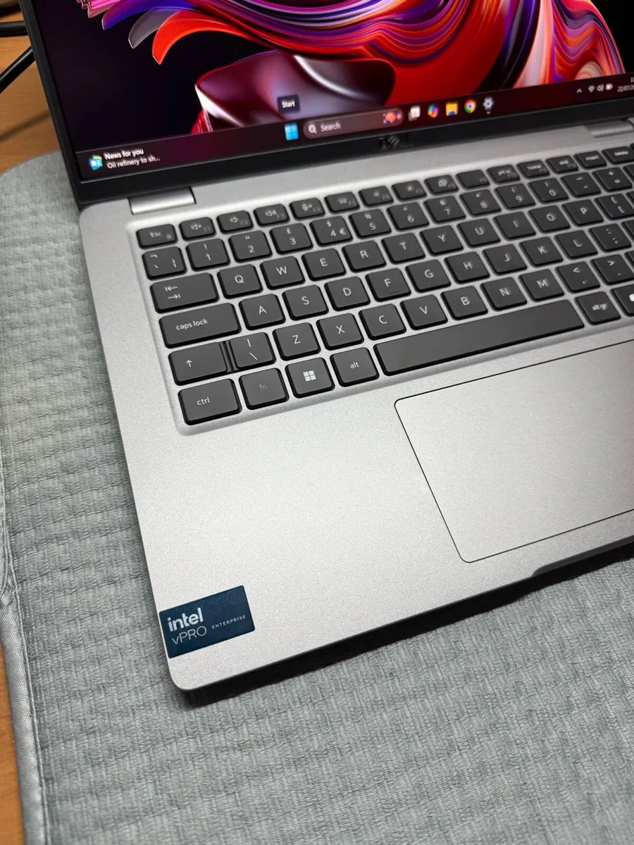 Dell Laptop ULTRA 5 32-256 Touchscreen - Image 3
