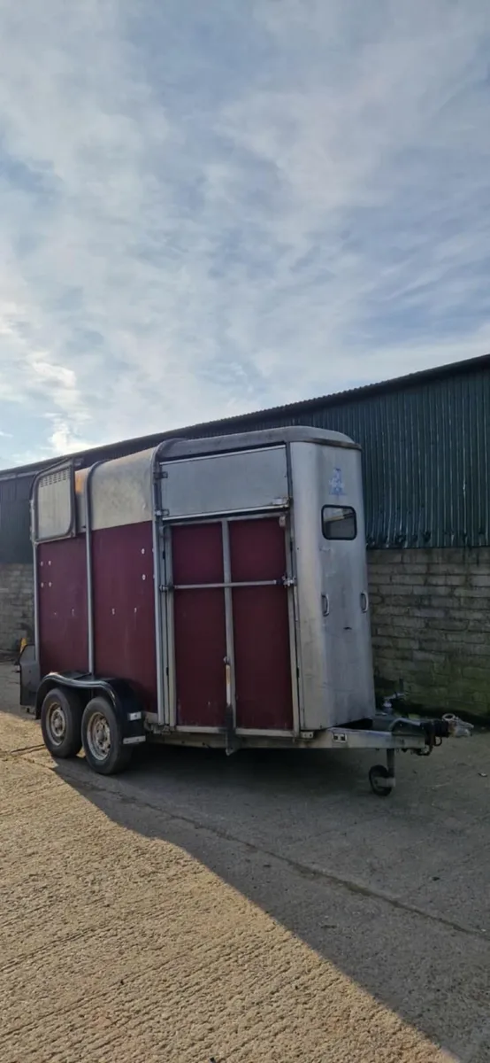 505 horsebox - Image 1