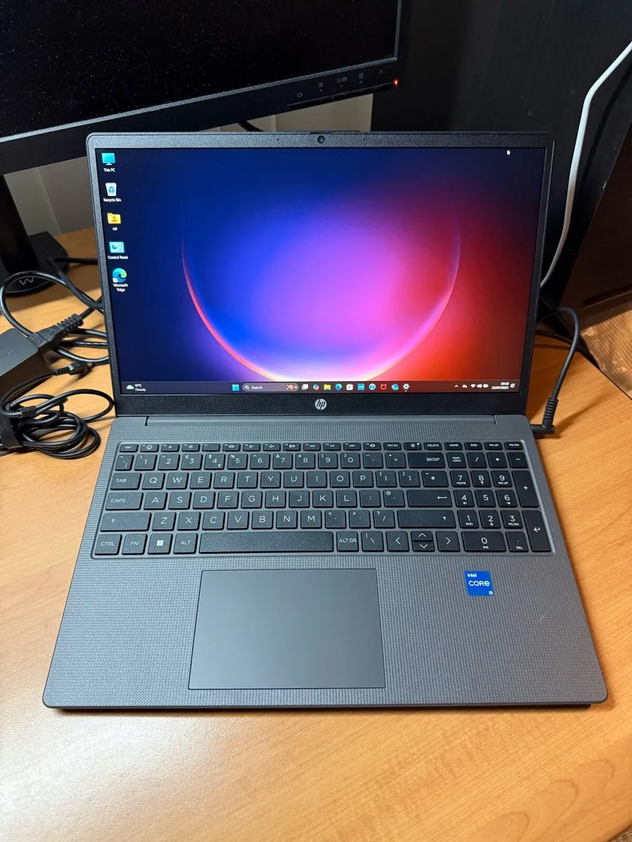 HP Laptop i5 pro 13gen 16-512 w11 - Image 1