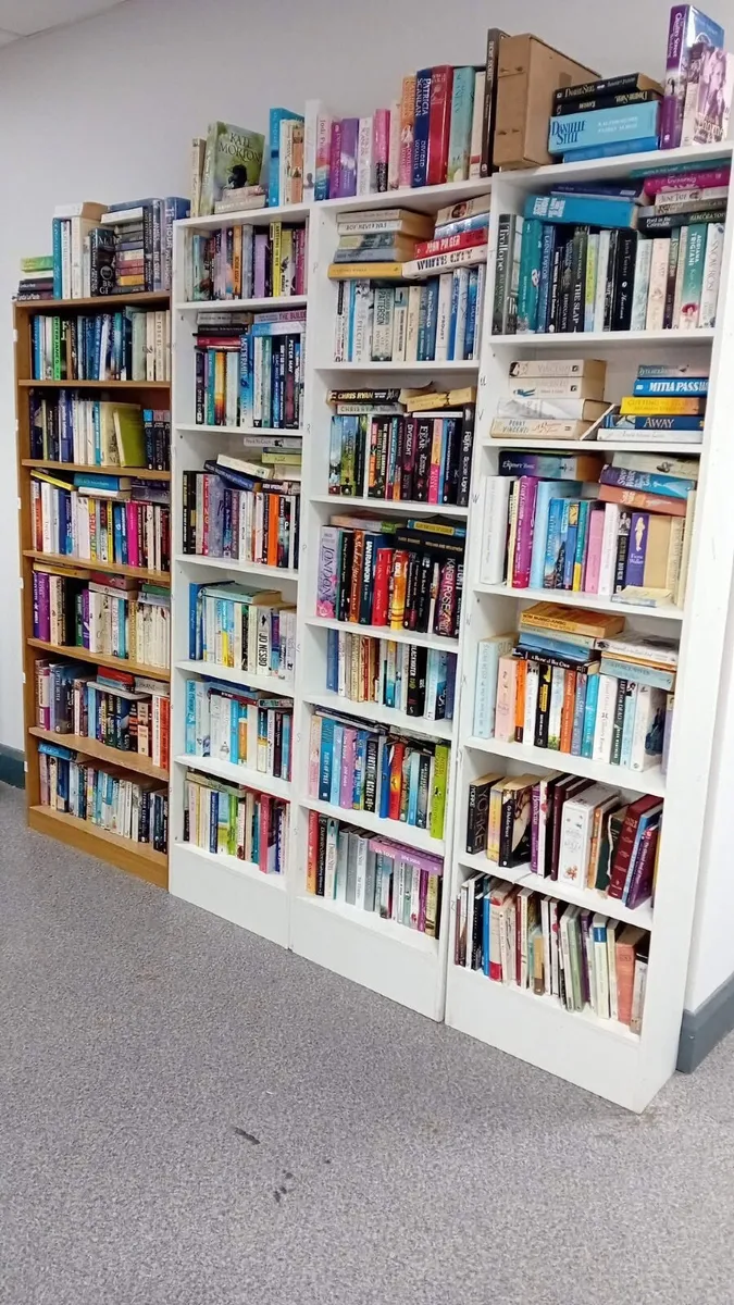 Job lot 200 books €20